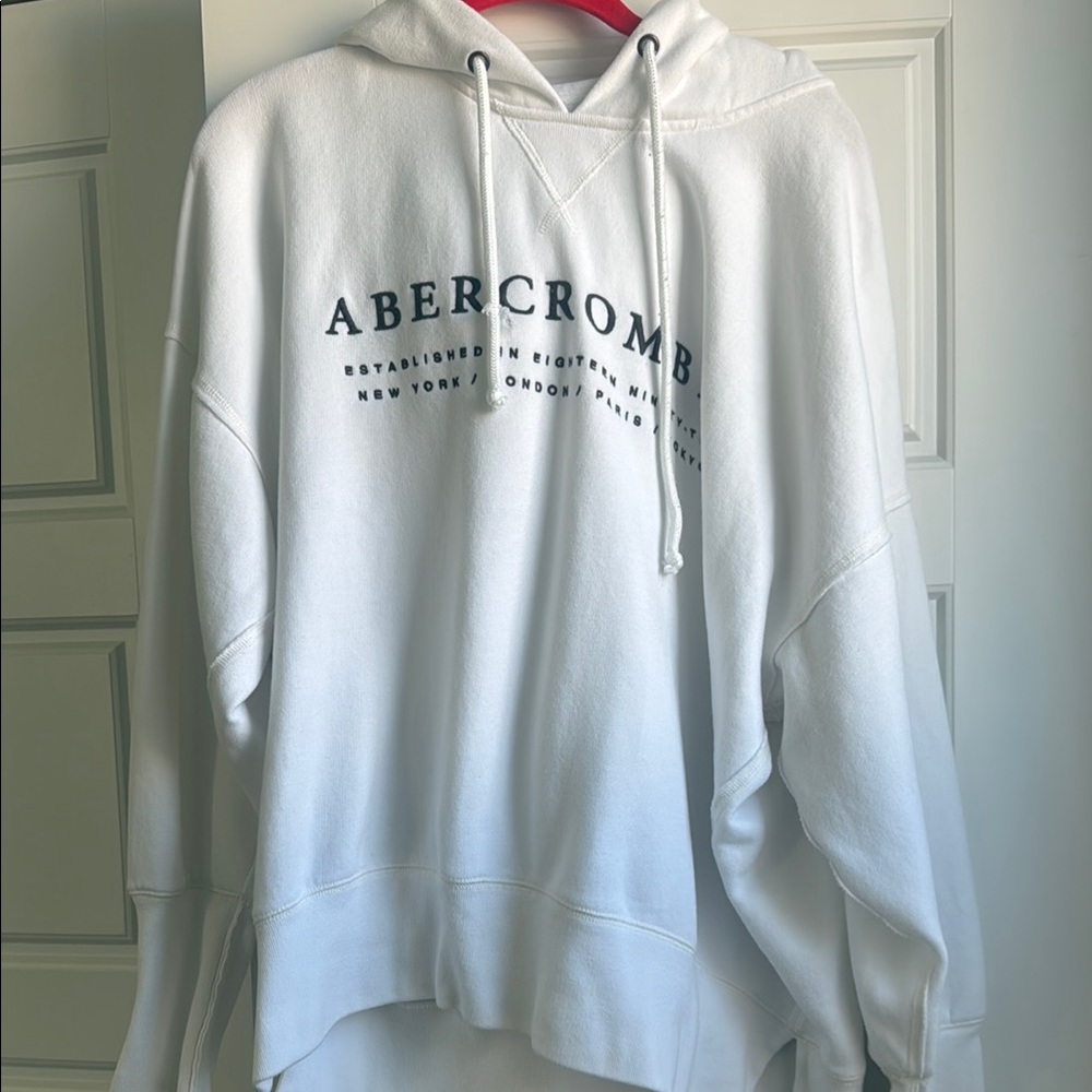 Abercrombie & Fitch White Sweatshirt for Everyday Comfort and Style